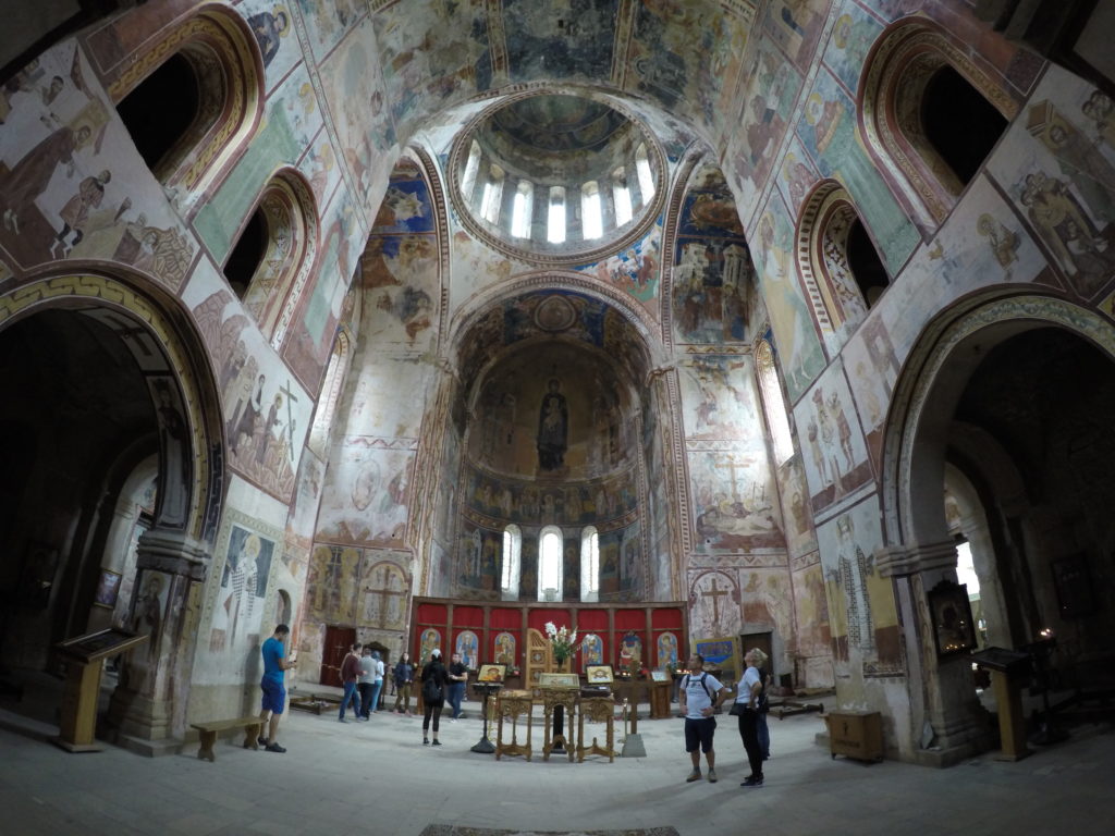 Kláštor Gruzisnko turistika leto hory